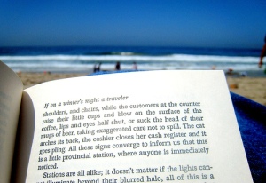 reading-at-the-beach